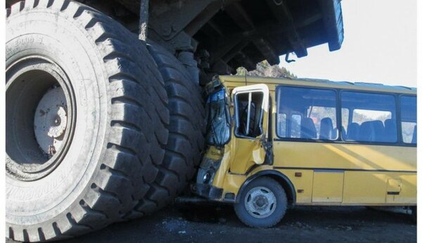 Грузовой юмор. Что будет если напугать БелАЗ? автомобили