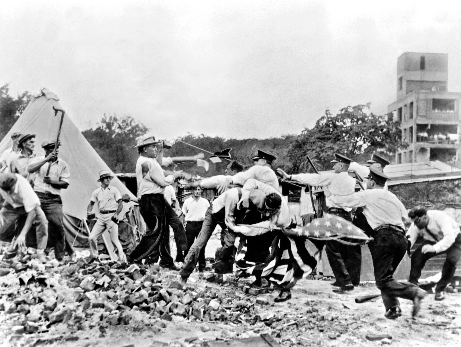 Нападение на лагерь. Вашингтон 1932. Марш на Вашингтон 1932. Поход ветеранов первой мировой 1930 США. Марш ветеранов на Вашингтон 1932.