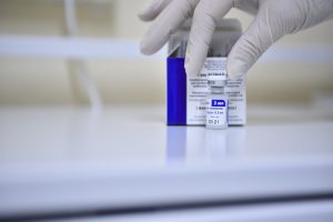 Москвичи старше 60 лет с 28 декабря смогут сделать прививку от COVID-19. Фото: Пелагия Замятина, «Вечерняя Москва»