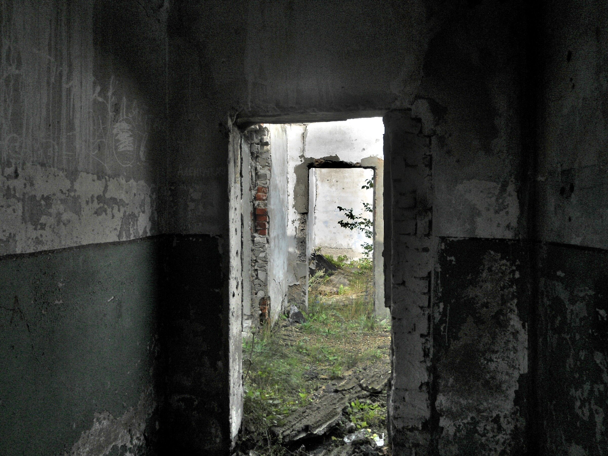 Заброшенный немецкий аэродром Люфтваффе Нойтиф. Начало. Заброшенный немецкий аэродром Люфтваффе Нойтиф. Начало.