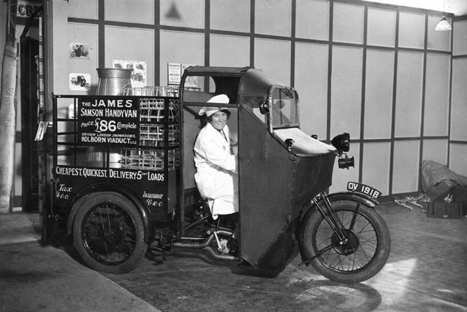Эта машина была разработана специально для перевозки продуктов и молока, 1953 год авто, мото, ретро