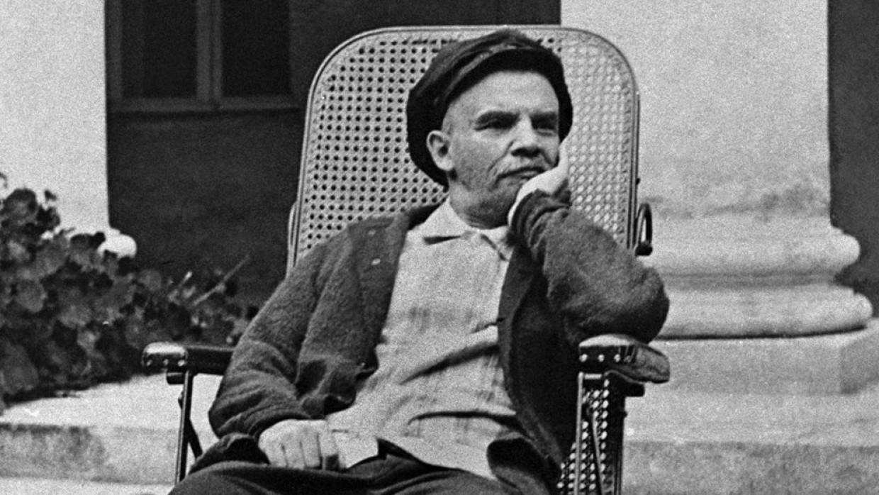 Песков исключил возможность перезахоронения тела Ленина