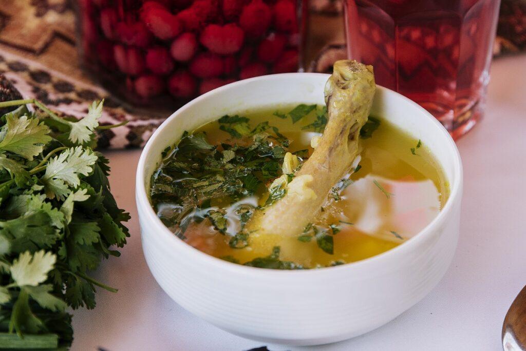 Как варить бульон, чтобы он получился наваристым и прозрачным