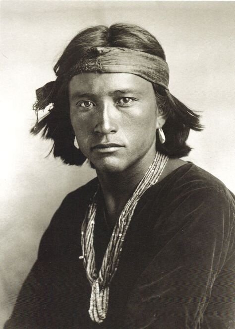 Лицо молодого индейца. Из открытых источников