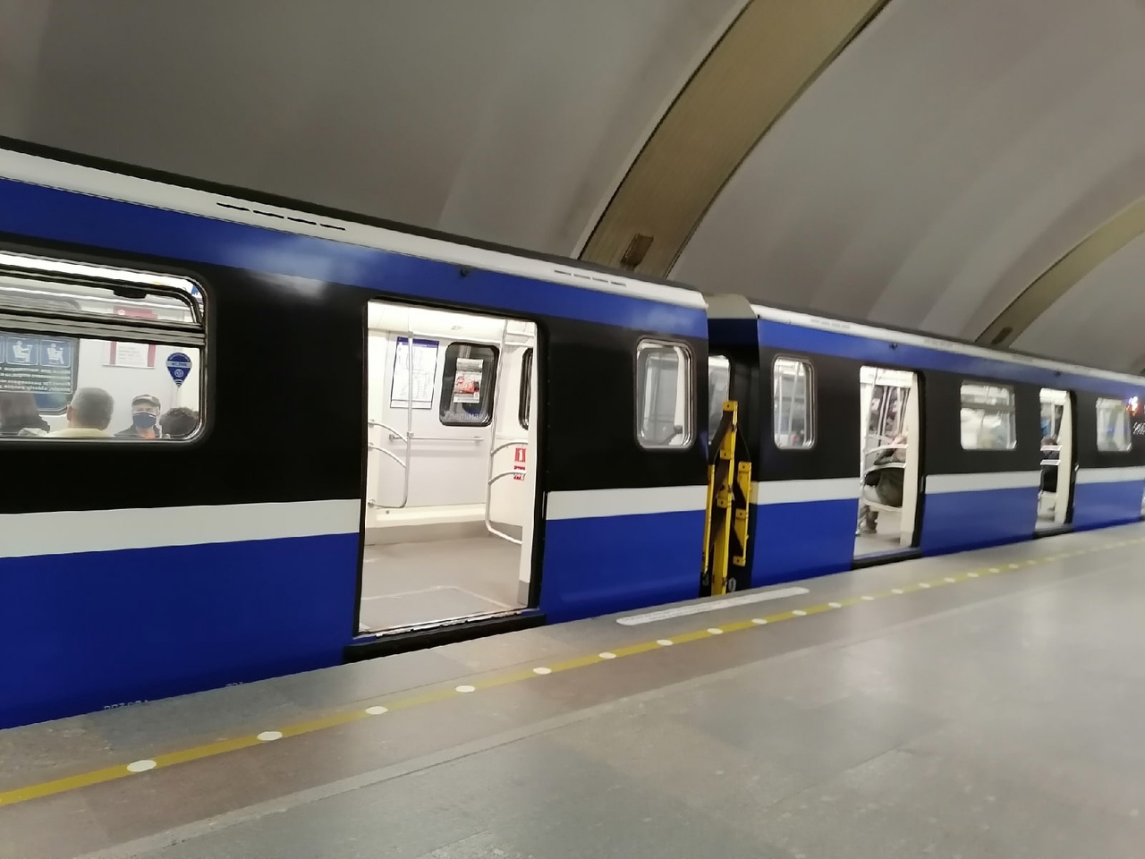 вагоны метро санкт петербурга