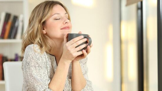 Зарядить батарейку: кого лучше бодрит кофе, а кому поможет чашечка матчи