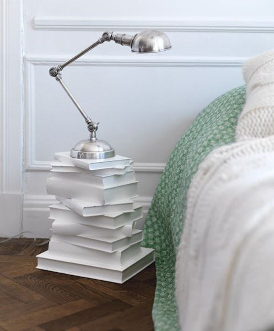 Прикроватный столик: 37 крутых идей для вашей спальни вдохновляемся,для дома и дачи,интерьер