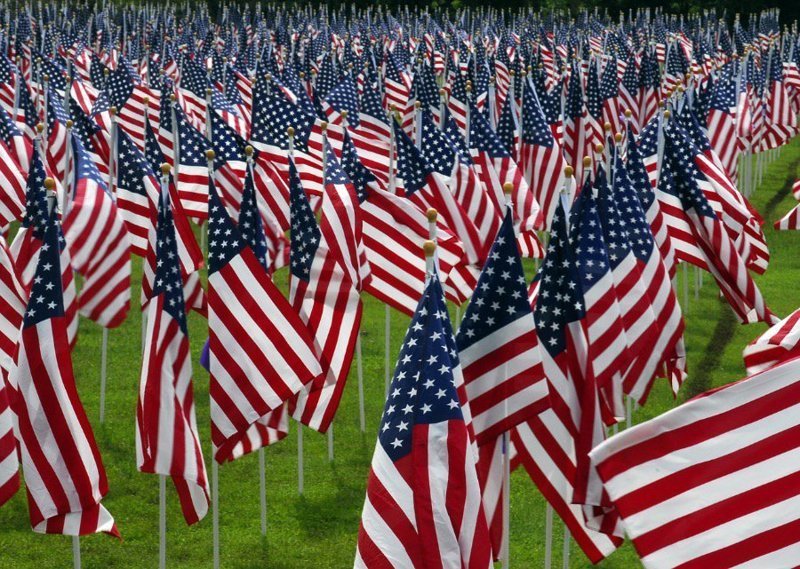 8. Флаги. Американские флаги - на каждом шагу. Наверное на случай, если кто-то забудет, где находится. америка, американцы, в мире, подборка, привычки, разные страны, сша, традиции