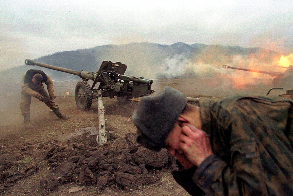 Вторая Чеченская война. Недалеко от Грозного, январь, 2000 года 
Фото: Максим Мармур / AP