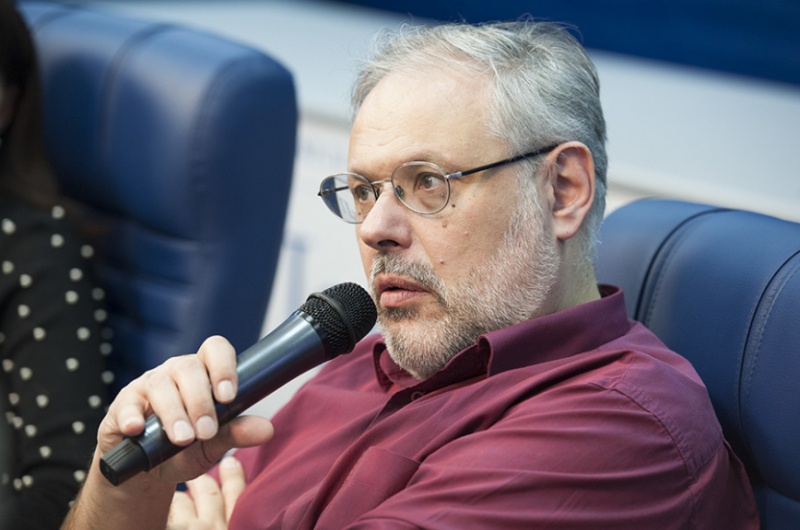 Михаил Хазин: Через три месяца им будет поздно бежать