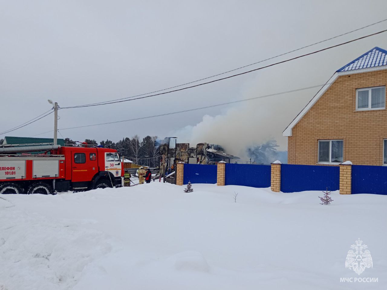 В управление МЧС по Удмуртии объяснили причины съезда в кювет пожарных машин в Завьяловском районе