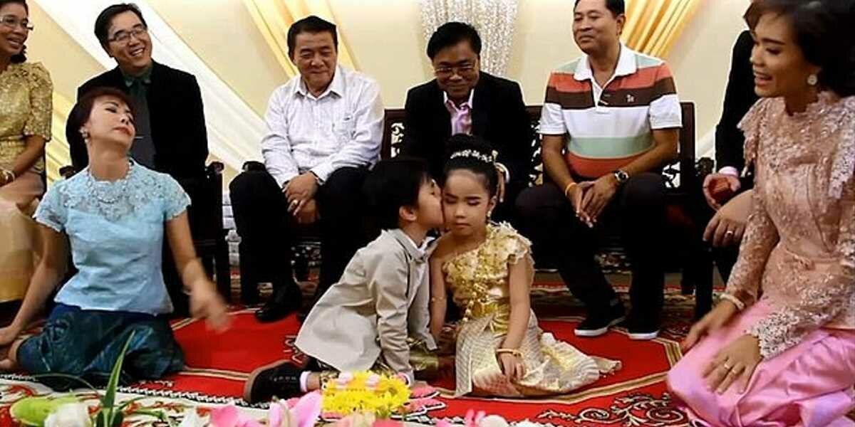 В Таиланде родители поженили близнецов, так как брат и сестра были возлюбленными в прошлой жизни