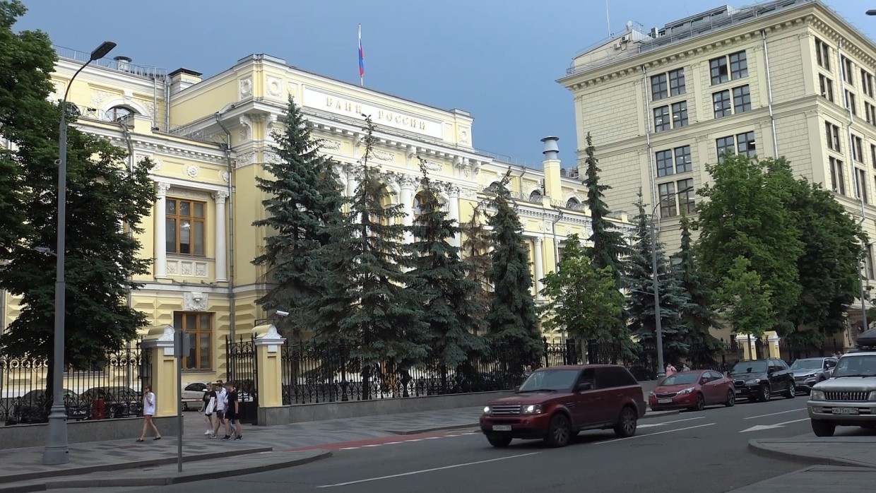 Банк России установил официальные курсы иностранных валют