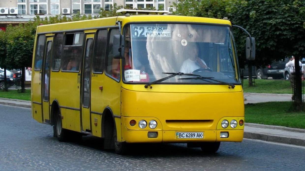 Симферополец выпал из маршрутки, споткнувшись о проржавевший порог