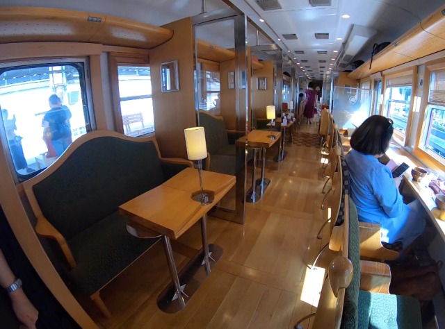 Поездка со вкусом: одинокое путешествие в японском поезде-ресторане поезд,самостоятельные путешествия,япония