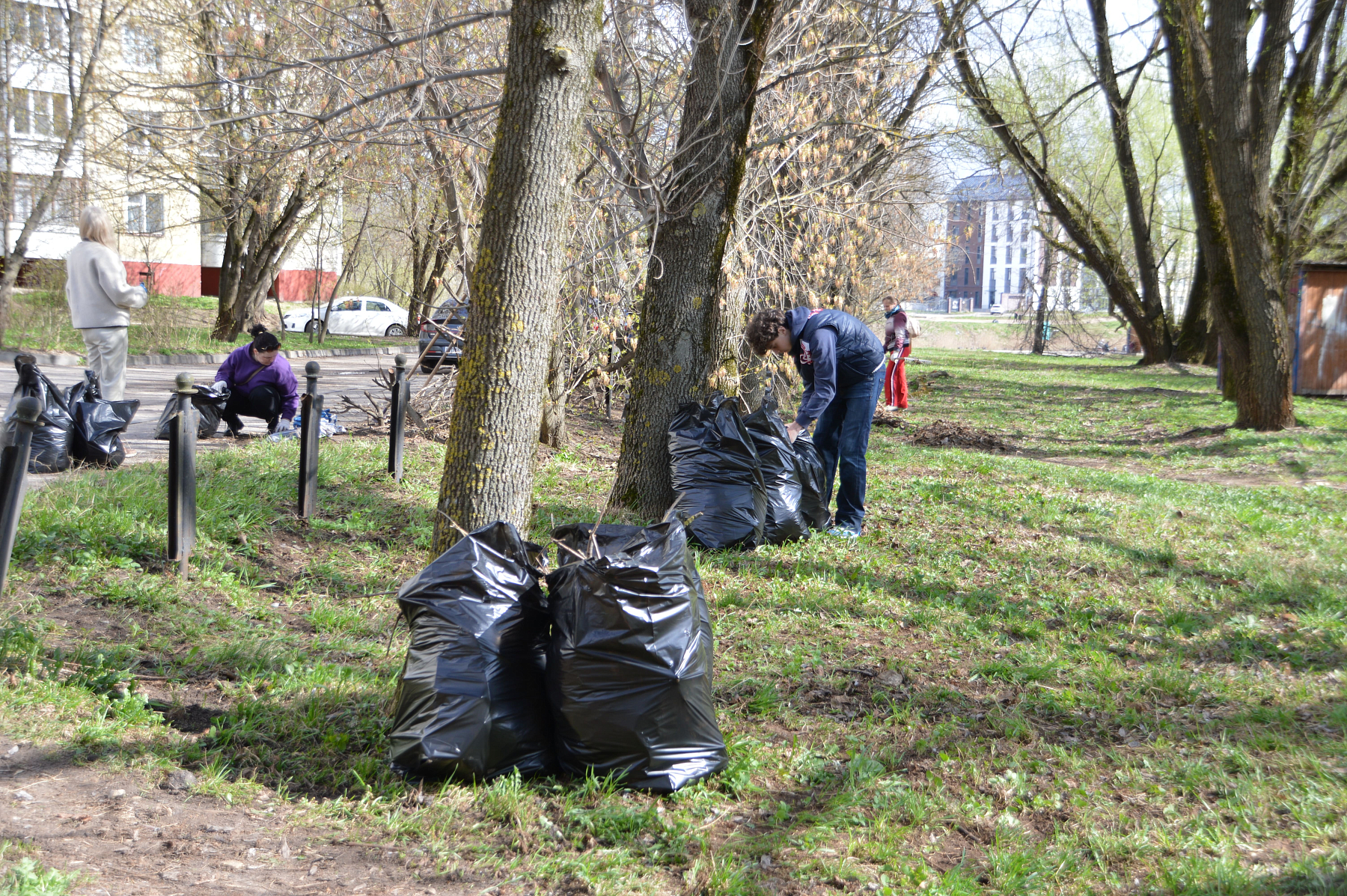 Жители Тверской области участвуют в уборке общественных пространств