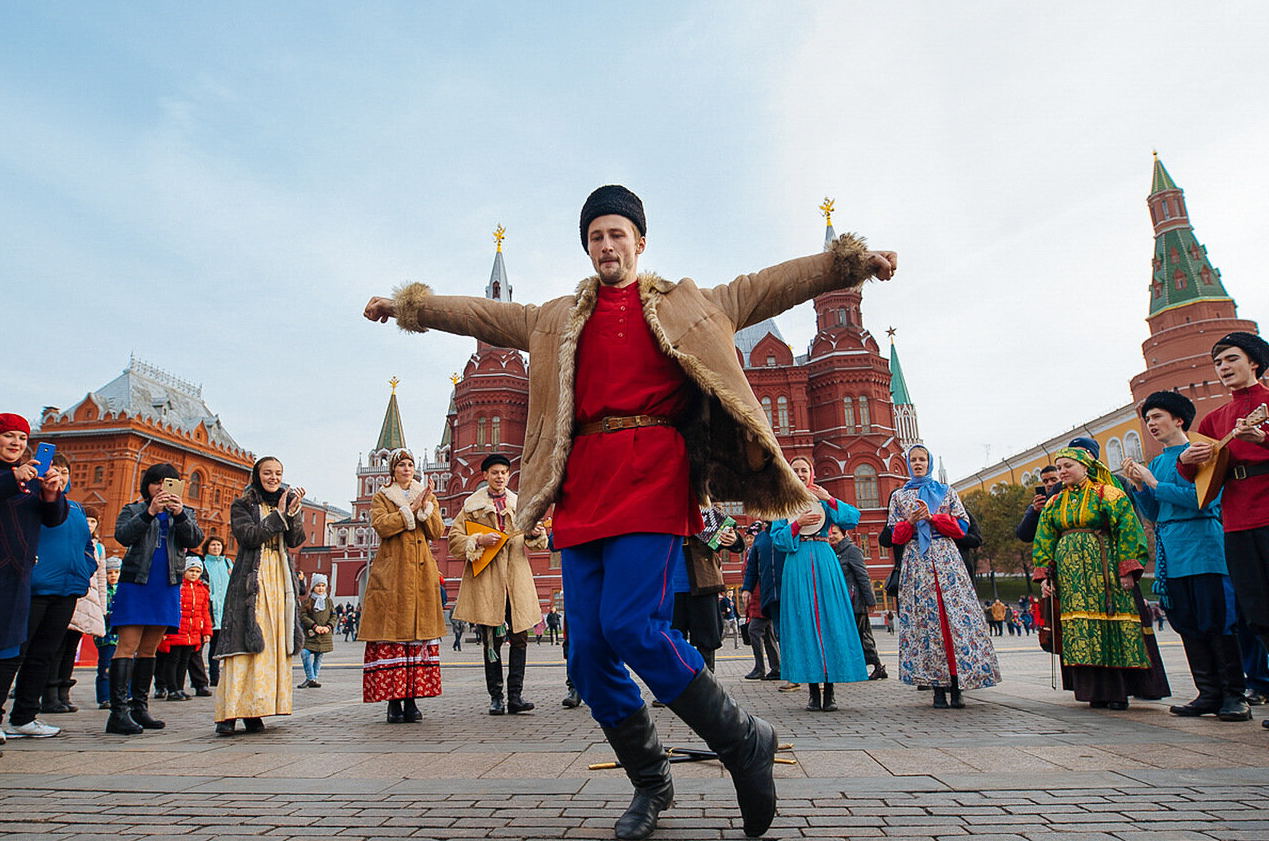 4 ноября традиции. С праздником день народного единства. Празднование дня народного единства. День народного единства в России. Праздничные гуляния в Москве.