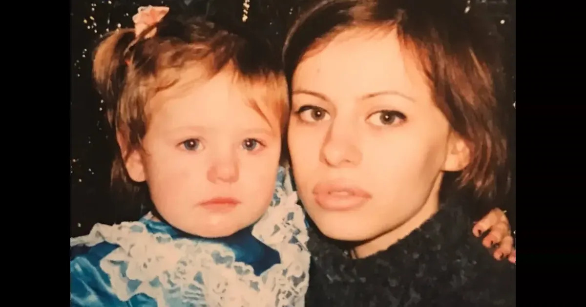 Оксана Лаврентьева показала архивные фото с дочерью в честь её 28-летия