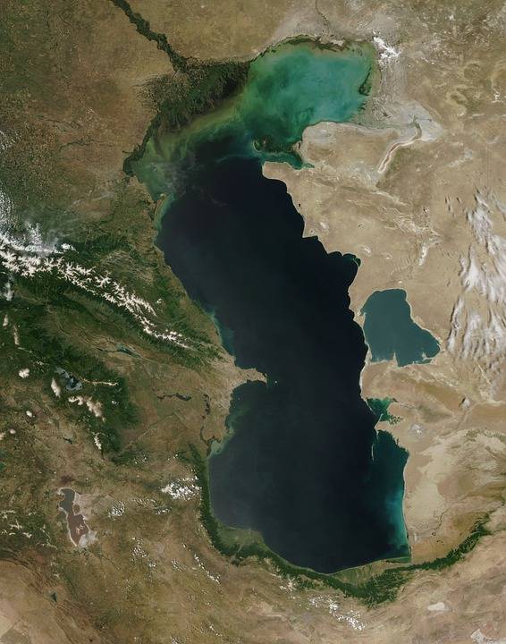 Уровень Каспийского моря рекордно упал