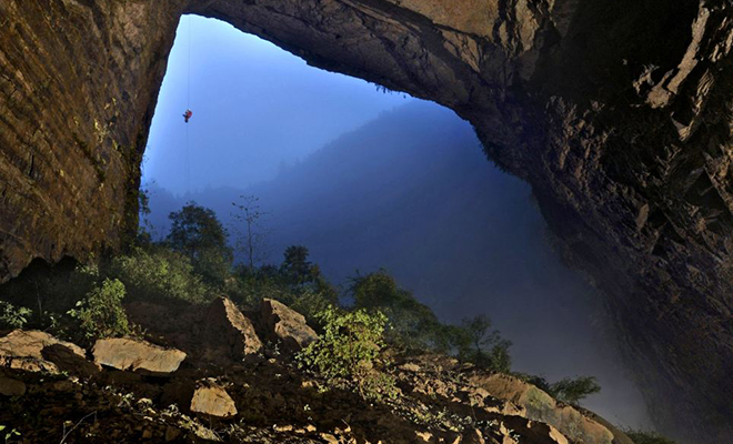 60 лет назад супруги ушли в горы и остались там жить: их пещеру случайно нашли туристы