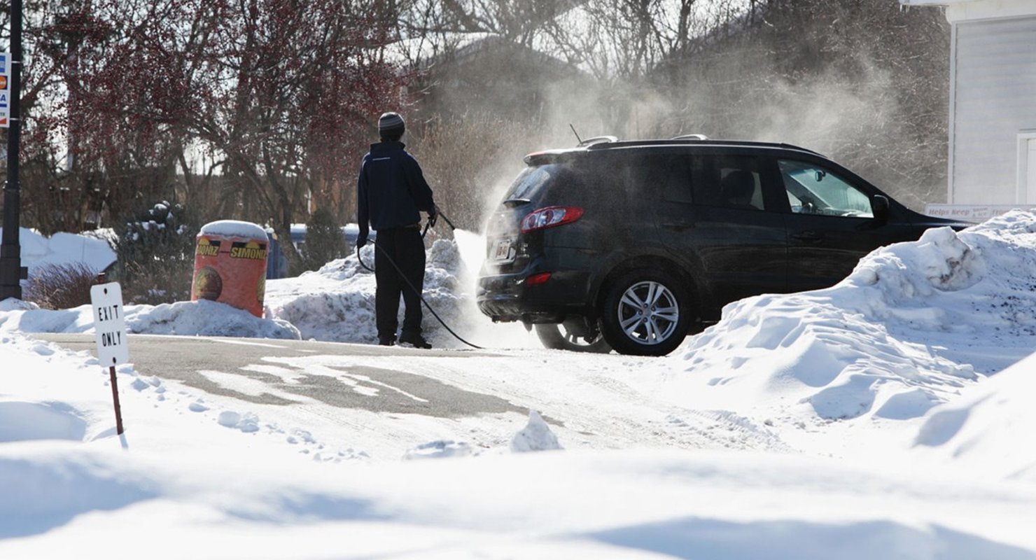 Как помыть автомобиль зимой, чтобы ручки, уплотнители и лючок не примерзли