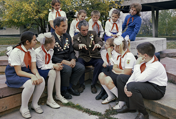 Сталин отменил праздник 9 Мая спустя три года после Победы. Чего и кого он боялся? Сталин отменил праздник 9 Мая спустя три года после Победы. Чего и кого он боялся?