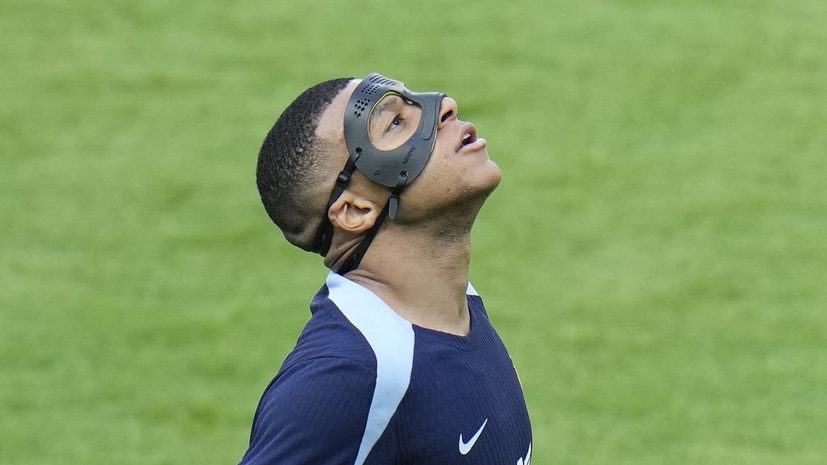 L'Équipe: Мбаппе испытывает неудобства при игре в маске на Евро-2024