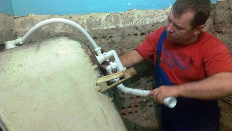 Почему в СССР вместо стальных ванн устанавливали чугунные? Ведь они же тяжёлые и дорогие. Причину объяснил отец