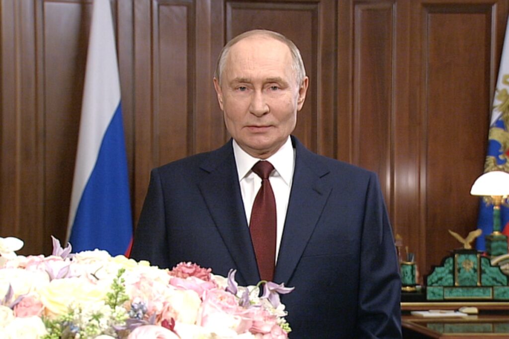 Путин: Многое в жизни держится именно на женщинах