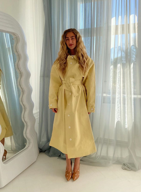 Стиль fashion-инфлюенсеров: свободные отношения Эмили Синдлев с цветовым спектром и резонирующими принтами Стиль fashion-инфлюенсеров: свободные отношения Эмили Синдлев с цветовым спектром и резонирующими принтами Мода,Стиль звезд