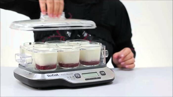 Есть масса способов приготовить йогурт вручную, без дорогостоящей техники. /Фото: i.ytimg.com