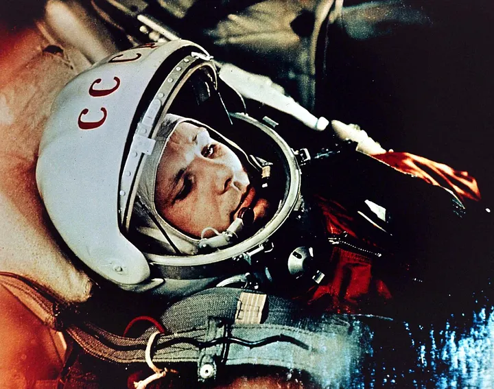 Полная хроника трагедии в истории пилотируемых космических полетов СССР В холодную ночь 1971 года советский космический корабль "Союз-11" бесшумно приземлился на безлюдной территории Земли.-22