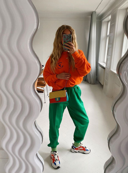 Стиль fashion-инфлюенсеров: свободные отношения Эмили Синдлев с цветовым спектром и резонирующими принтами Стиль fashion-инфлюенсеров: свободные отношения Эмили Синдлев с цветовым спектром и резонирующими принтами Мода,Стиль звезд