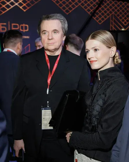 Инсайдер намекнул на проблемы в браке Константина и Софьи Эрнст Эрнст, ЭрнстСофья, Софья, Константин, обсуждают, измены, официально, Заика, фамилия, девичья, ЭрнстКонстантин, супруговСофья, когото, возможные, восемь, видимости, здесь, написали, участников, отдельных