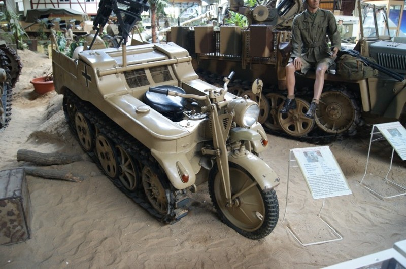 NSU Kettenkrad HK 101 SdKfz2 оснащался автомобильным, 4-цилиндровым, рядным, бензиновым двигателем Opel Olympia мощностью 36 л.с. при 3400 об/мин. авто, история, факты