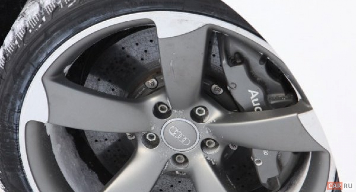 Автоэксперты объяснили, как действовать на трассе при 2 пробитых колёсах и одной запаске