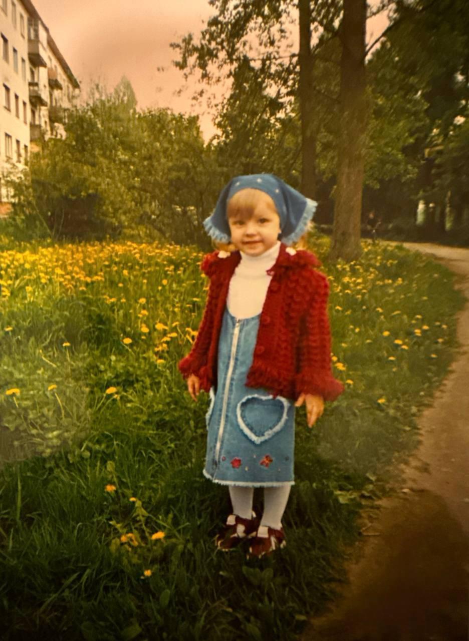 А кто это сделал? Редакция Parents.ru поздравляет всех женщин с 8 марта трендом «покажи свою команду в детстве» стать, Мечтала, редактор, потому, любила, Теперь, который, каждый, начала, знает, детские, заместитель, главного, Любила, ходить, Сейчас, своего, спать, день —, звезд