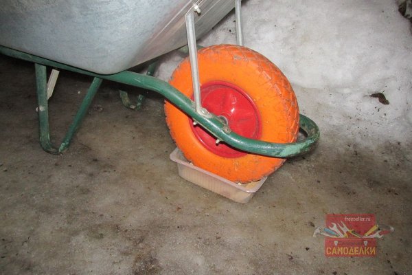 Лыжа для садовой тачки - перевозка зимой в легкую Лыжа для садовой тачки - перевозка зимой в легкую идеи,самоделкин,советы