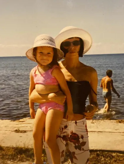 Оксана Лаврентьева показала архивные фото с дочерью в честь её 28-летия Лаврентьева, дочерью, АлинойОксана, Алина, Оксана, матерью, родила, АлинойАлина, ЛаврентьеваПак, ЛаврентьеваПакОксана, замужем, 47летняя, правления, председателя, Костин, заместителем, Антоном, Андрей, глава, оказался