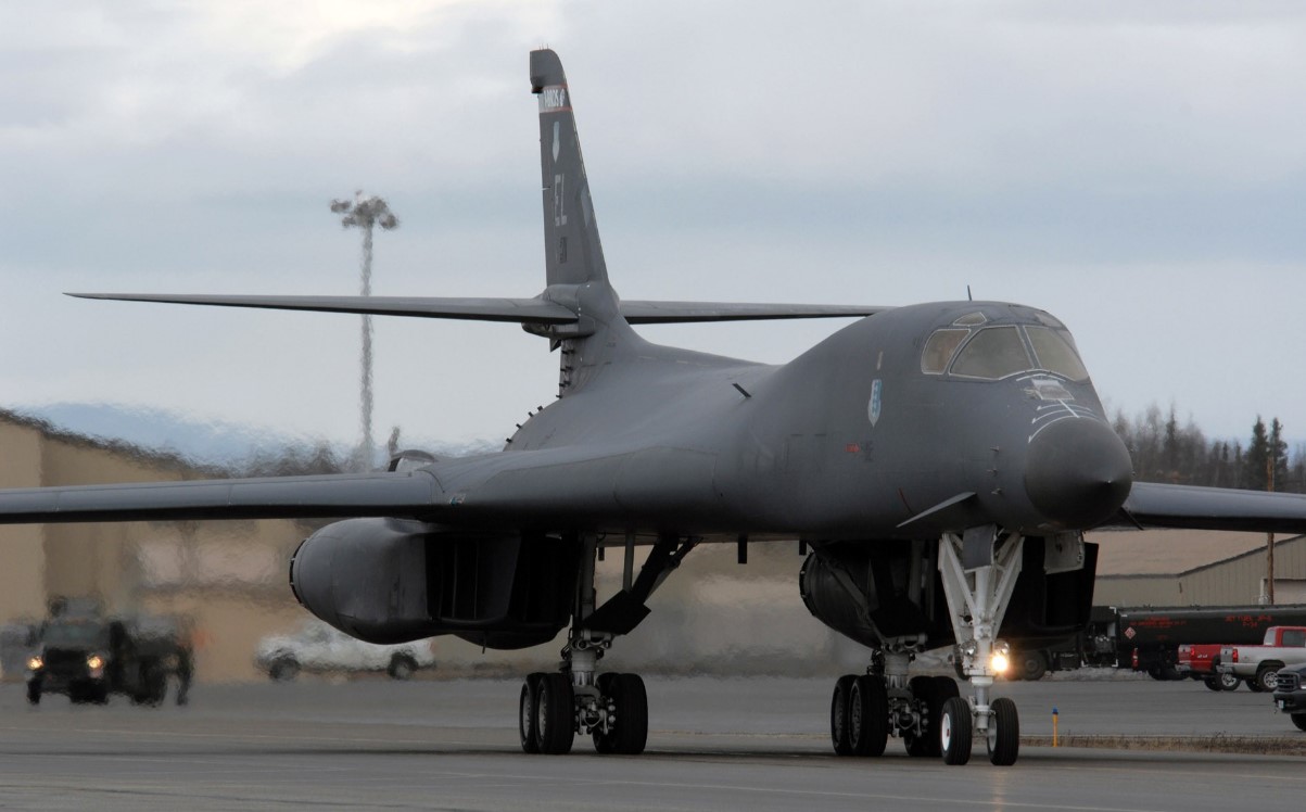 Переброшенные в Норвегию бомбардировщики В-1B Lancer приступили к провокациям против России Переброшенные в Норвегию бомбардировщики В-1B Lancer приступили к провокациям против России