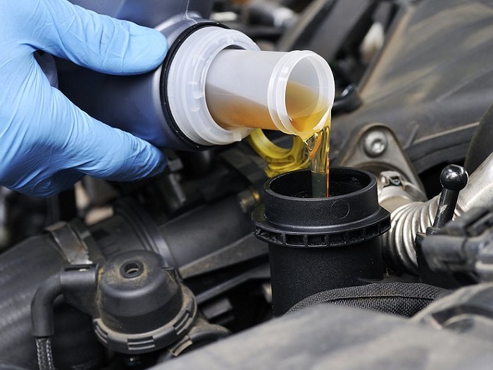 Периодичность замены масла для автомобильного двигателя/ Фото: avtovzglyad.ru