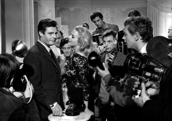 Марчелло Мастроянни и Анита Экберг на съёмках «Сладкой жизни», 1960 год 
(The Red List / La Dolce Vita)