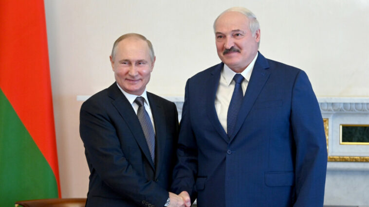 Лукашенко и Путин договорились о встрече на полях предстоящего саммита ШОС