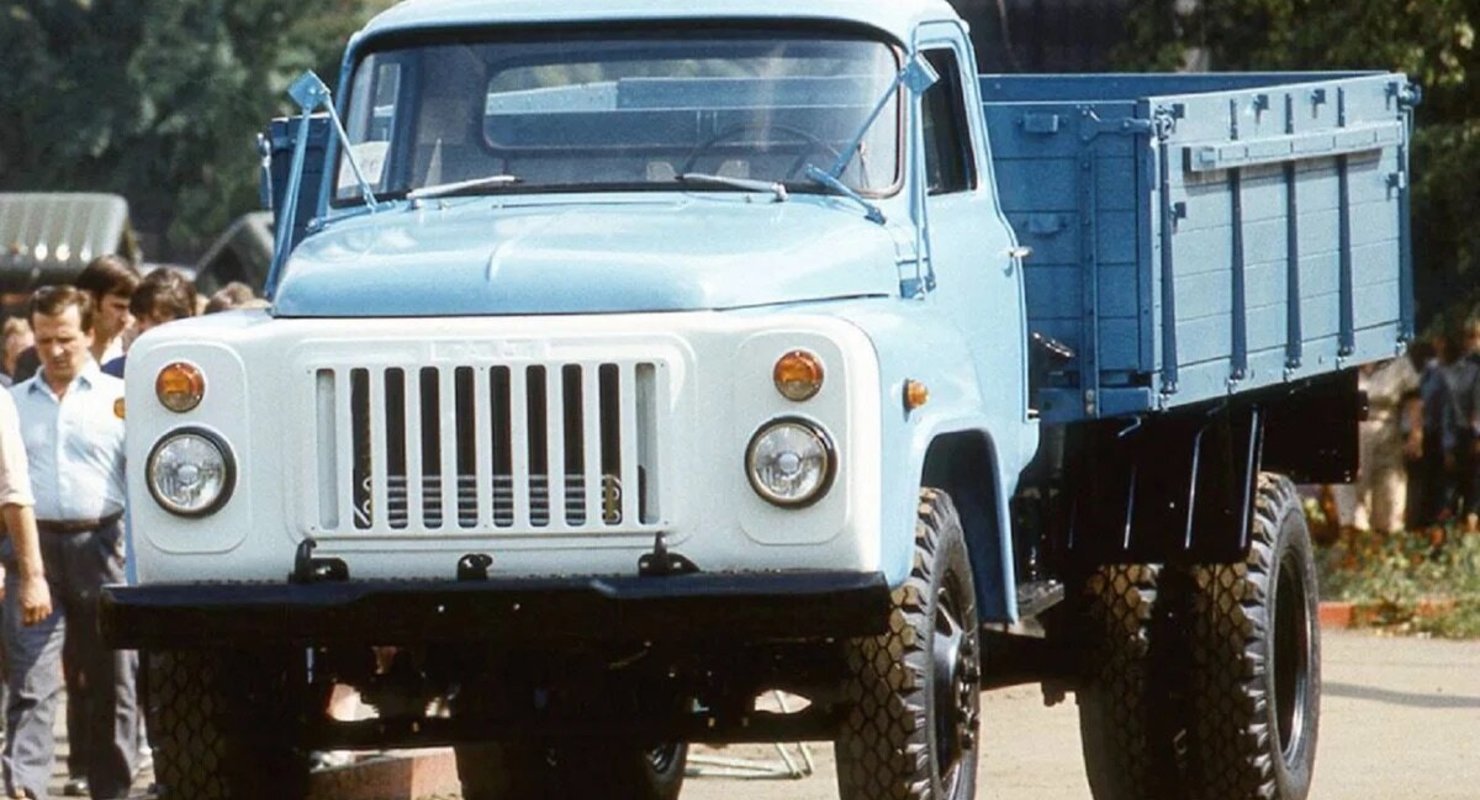 Почему грузовик ГАЗ 53 собирали 32 года? Автомобили