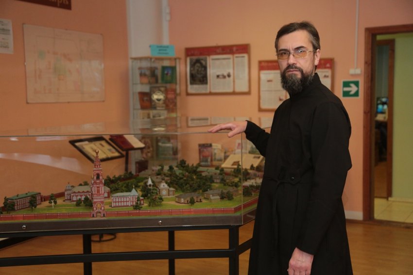 Житель Головинского района создал трехмерный макет разрушенного монастыря