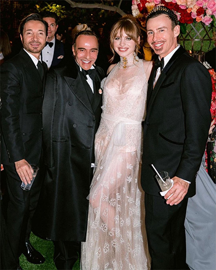 Платья от Джона Гальяно, звезды среди гостей и собачка с кольцами: как прошла свадьба наследницы миллиардера Айви Гетти Звездные пары