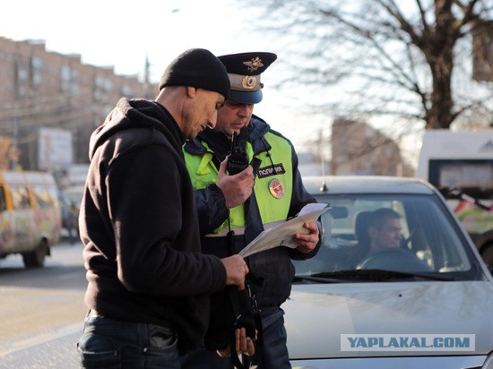 Гаишникам вновь разрешили останавливать автомобили вне стационарных постов