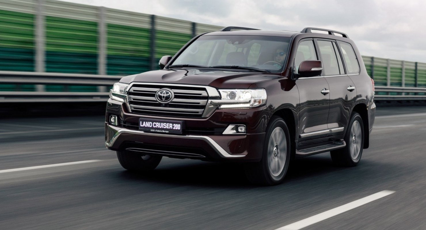 Энтузиаст вспахал родителям огород на Toyota Land Cruiser 200 Автограмота