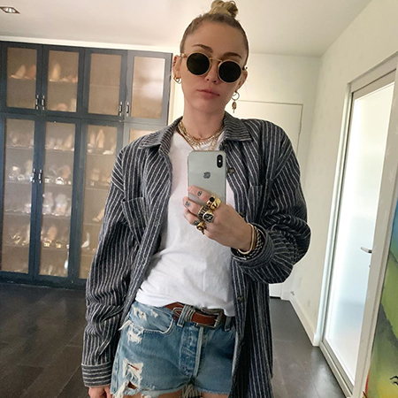 Представители ЛГБТ-сообщества раскритиковали Майли Сайрус за нетолерантные высказывания Представители ЛГБТ-сообщества раскритиковали Майли Сайрус за нетолерантные высказывания Новости