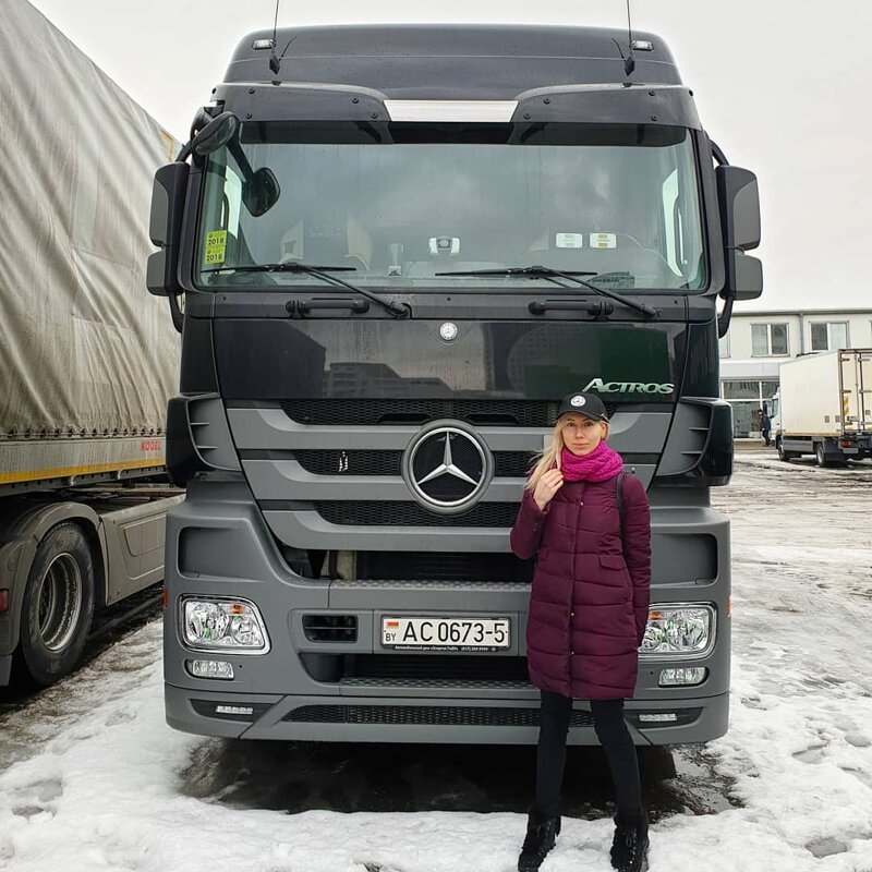 «В автошколе думали, что я ошиблась дверью». История Саши — самой молодой дальнобойщицы Беларуси